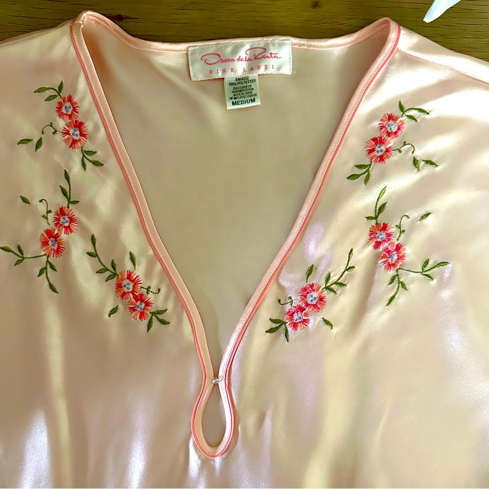 MOVED➡️ @lookmostlikely | Vintage Oscar de la Renta Pink Label Satin Nightgown - Picture 3 of 10